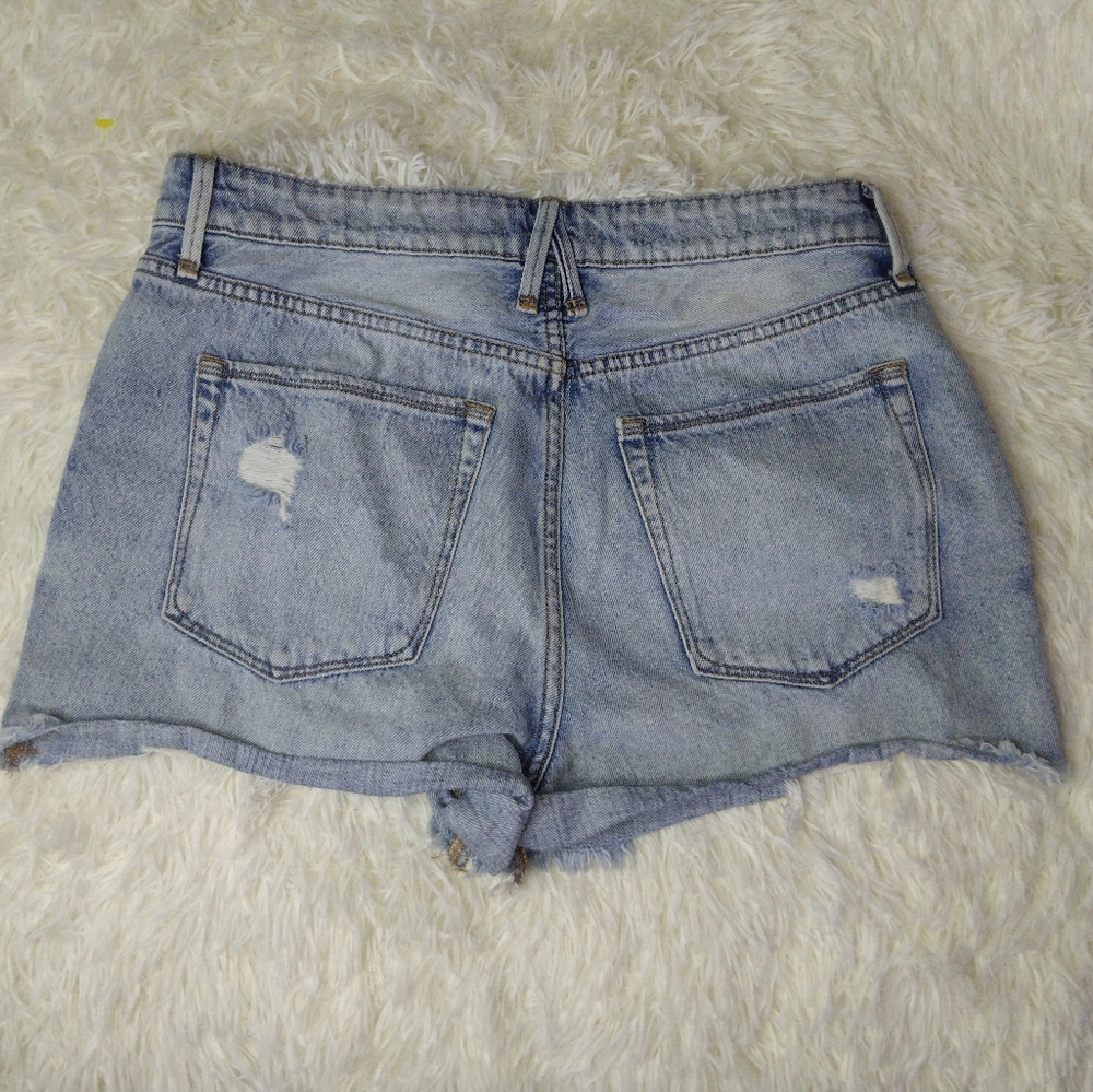 Good American Cutoff Denim Shorts In Blue254 Size 8/29 - Picture 4 of 9